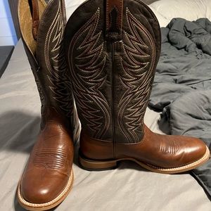 Ariat boots size 11.5.